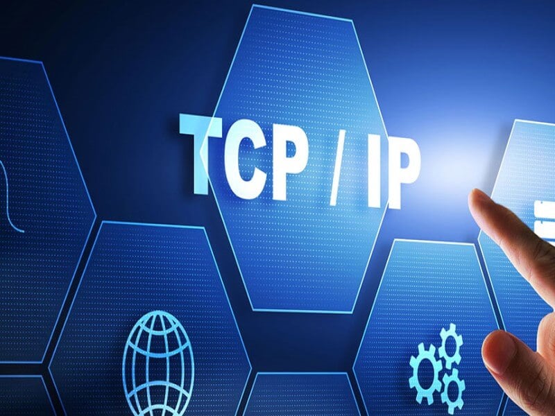 Các kết nối giữa Client - Server diễn ra thông qua TCP/IP và UDP