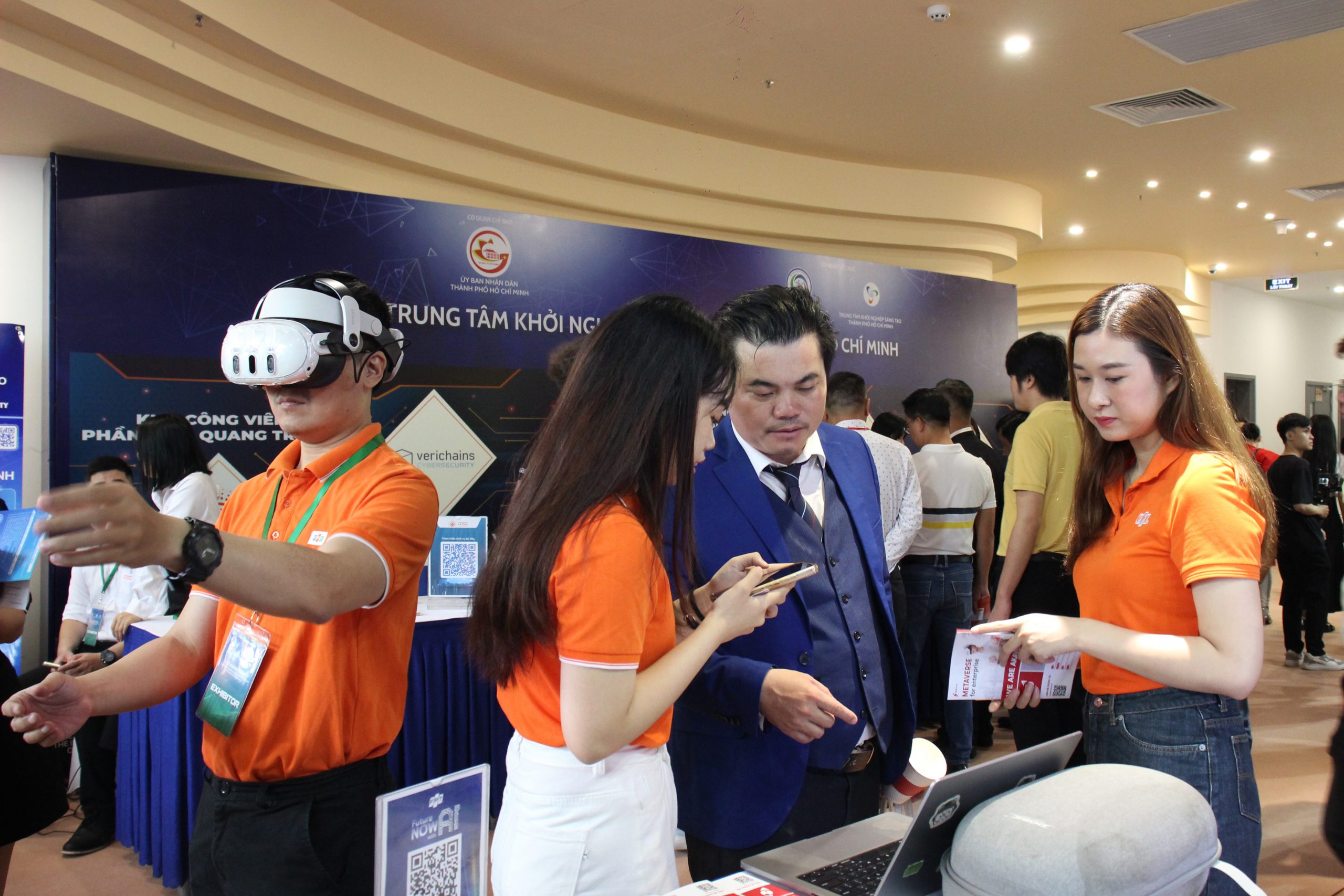 FPT dong hanh cung doanh nghiep va startup hien thuc hoa tinh than Nghi quyet 57 4 scaled